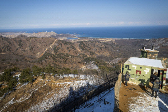 지난 2019년 2월14일 촤령한 강원도 고성 GP 전경. 연합뉴스 자료사진.